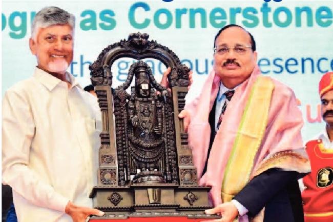 ప్రజలకు కోర్టులు అందుబాటులో ఉండాలి